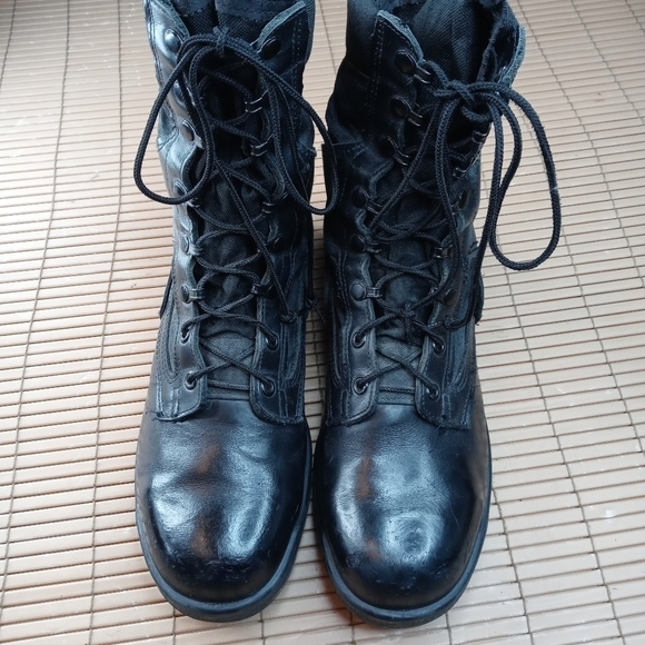 Belleville Boots TRP 300 men\'s sz 9.5R. Steel toe. black leather and nylon. Vibr